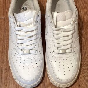 Nike White Air Force 1 Sneakers Classic Low-Top Design